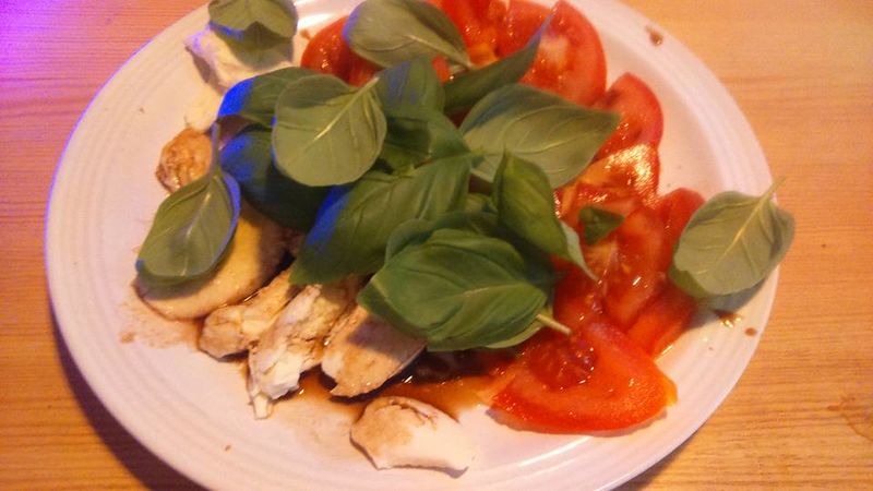 File:Food-tomato-mozzarella-salad.jpg
